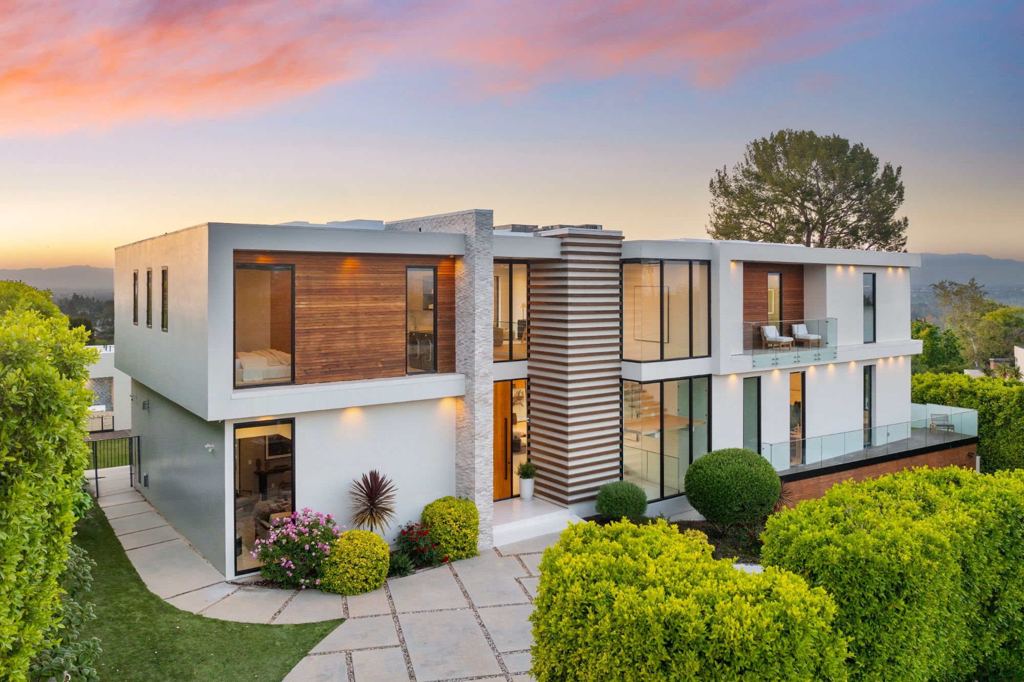 2715 Vista Crest Drive, Encino